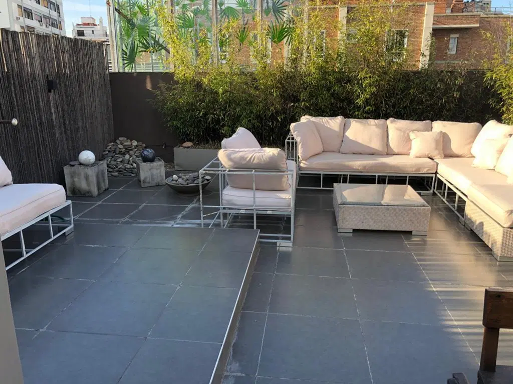 Piso de categoría con terraza propia 8