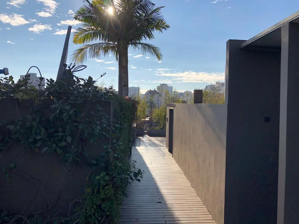 Piso de categoría con terraza propia 2
