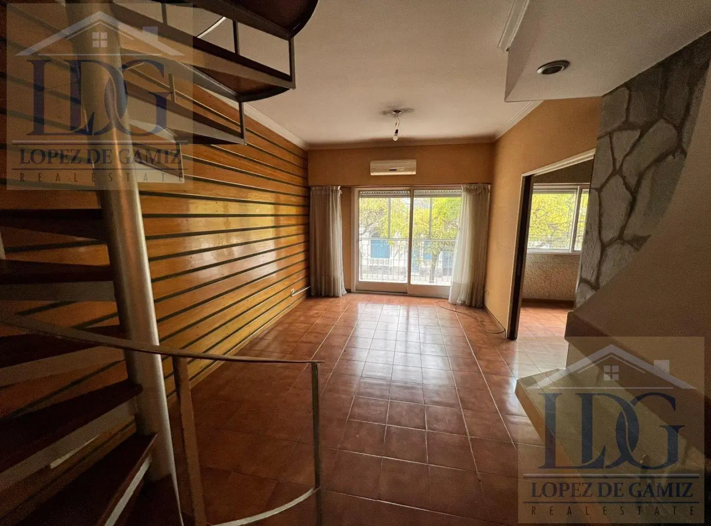 DEPARTAMENTO 1° PISO DUPLEX 4 COCHERAS 4