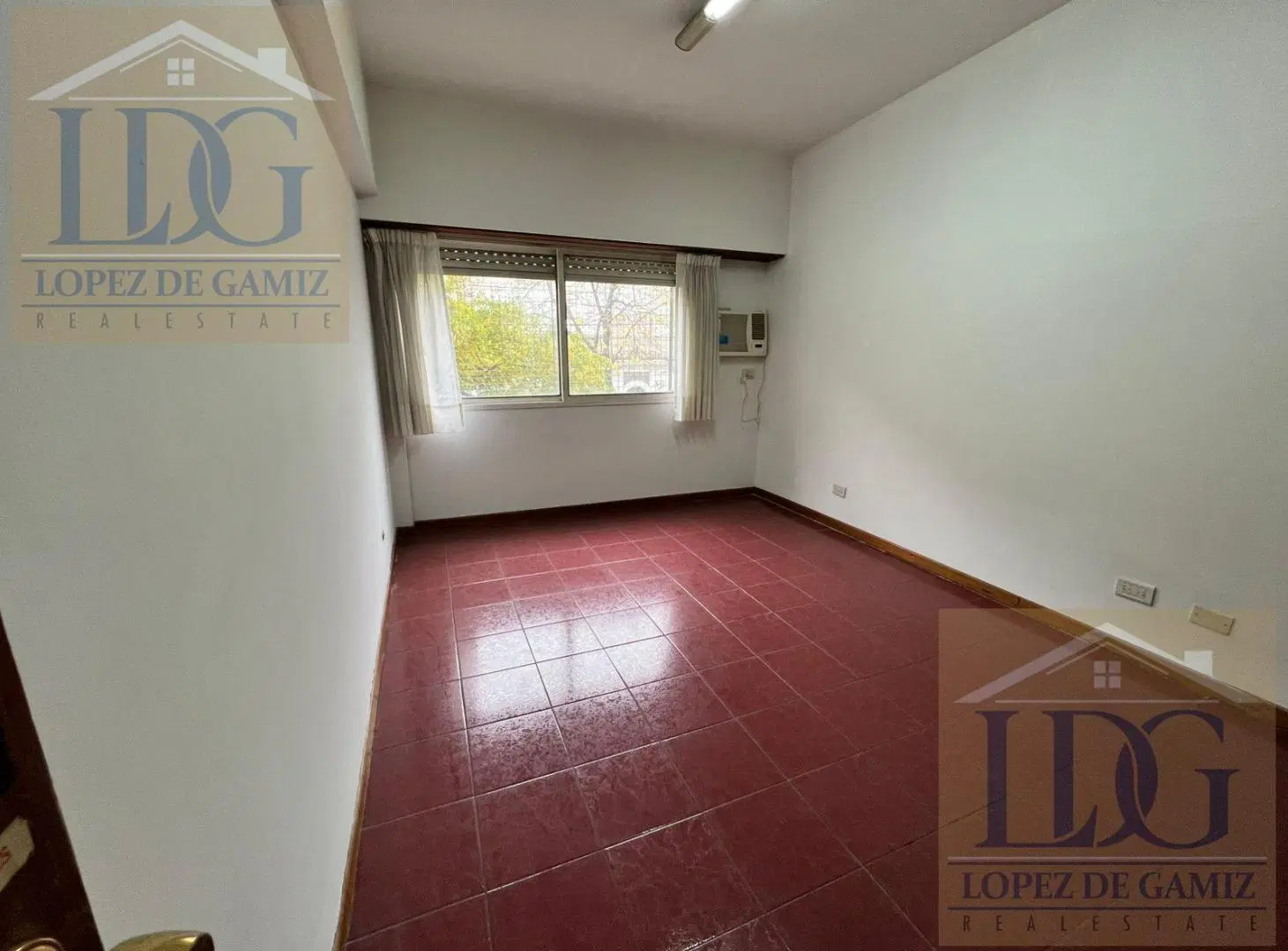 DEPARTAMENTO 1° PISO DUPLEX 4 COCHERAS 2