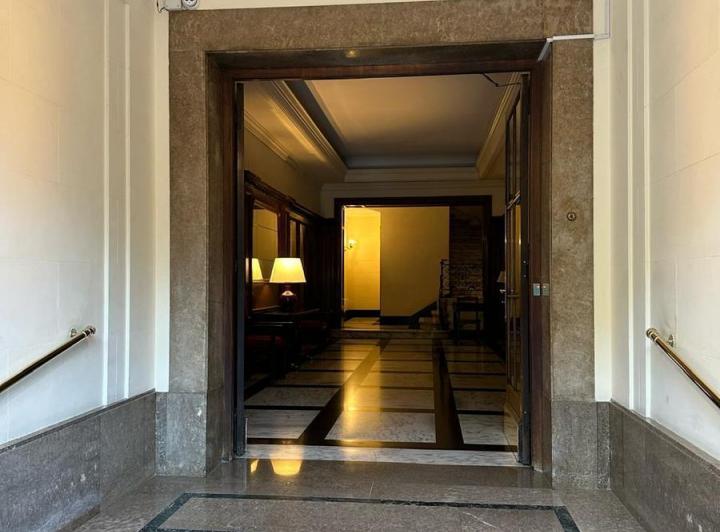 Departamento frente a plaza Vicente López 2