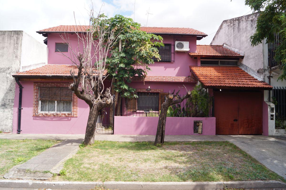 CASA EN VENTA 7 AMBIENTES APTA CRERDITO EN LOMAS DE ZAMORA