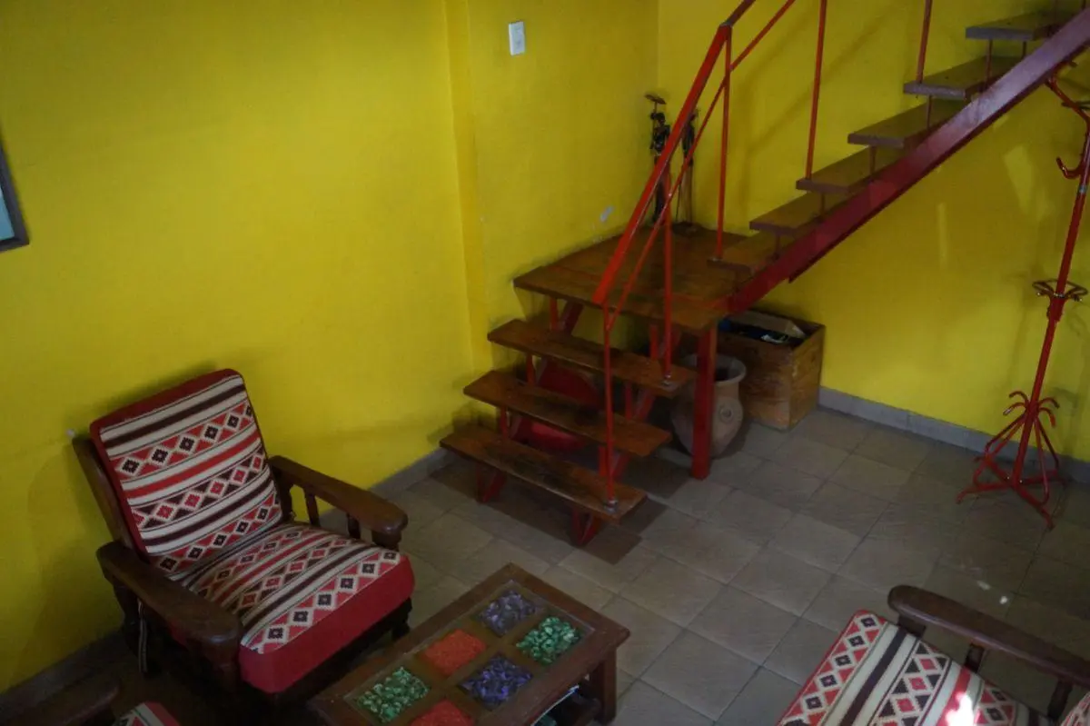 CASA EN VENTA 7 AMBIENTES APTA CRERDITO EN LOMAS DE ZAMORA 2