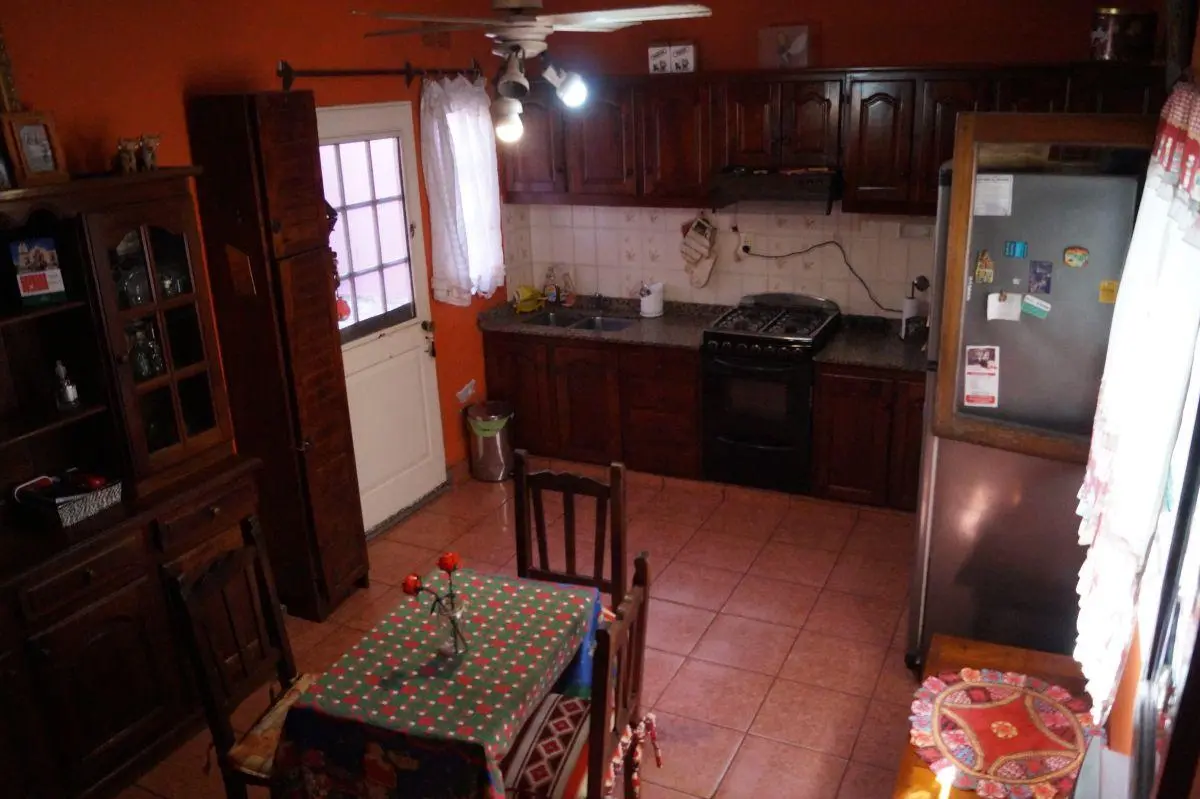 CASA EN VENTA 7 AMBIENTES APTA CRERDITO EN LOMAS DE ZAMORA 4