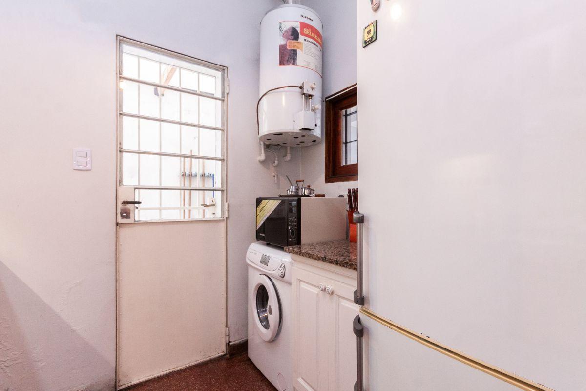 Foto de CASA EN VENTA 3 AMBIENTES CON GARAGE Y FONDO APTA CREDITO EN LOMAS DE, imagen 5