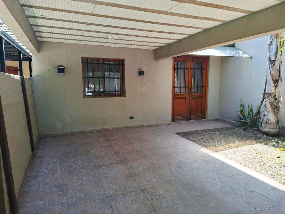 Foto de CASA EN VENTA 5 AMBIENTES QUINCHO PARRILLA Y PILETA APTA CREDITO EN GLEW, imagen 2