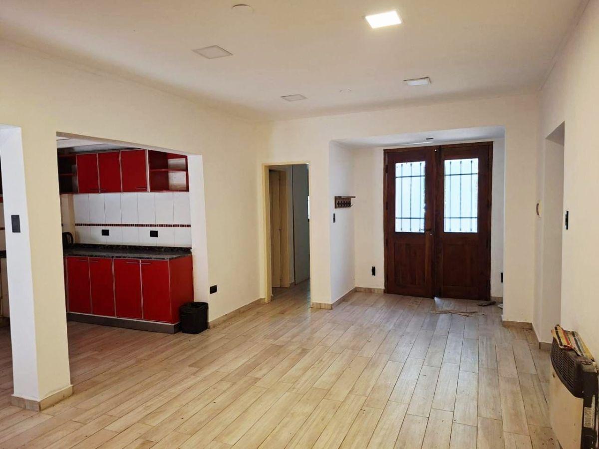 Foto de CASA EN VENTA 5 AMBIENTES QUINCHO PARRILLA Y PILETA APTA CREDITO EN GLEW, imagen 3