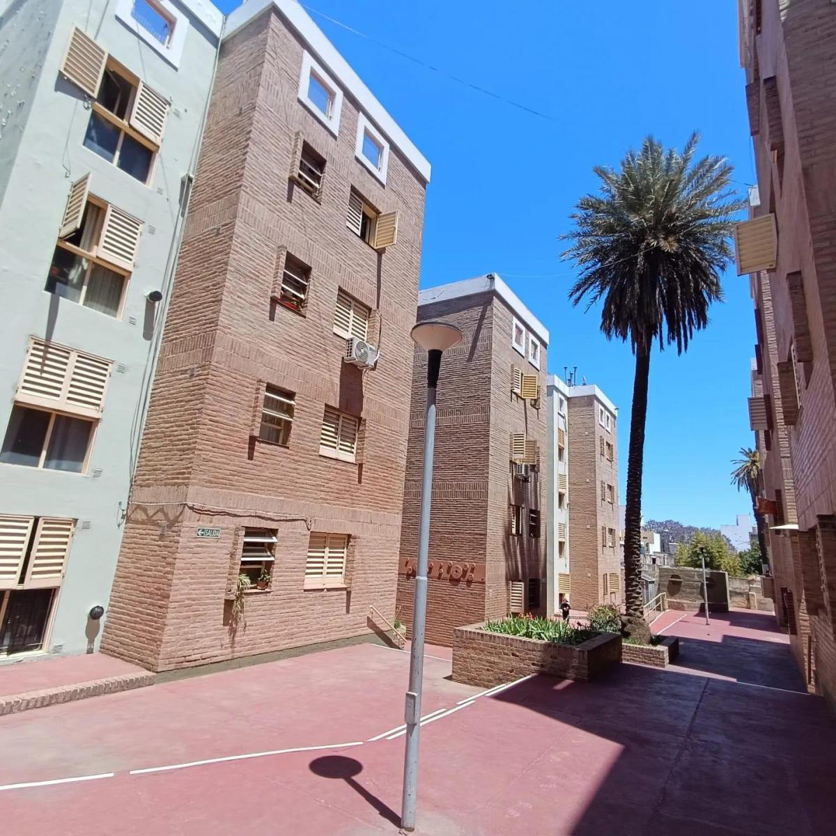 En Venta Departamento Barrio San Martin, Ipv, Compl. Cerrado 3 Dorm. 5