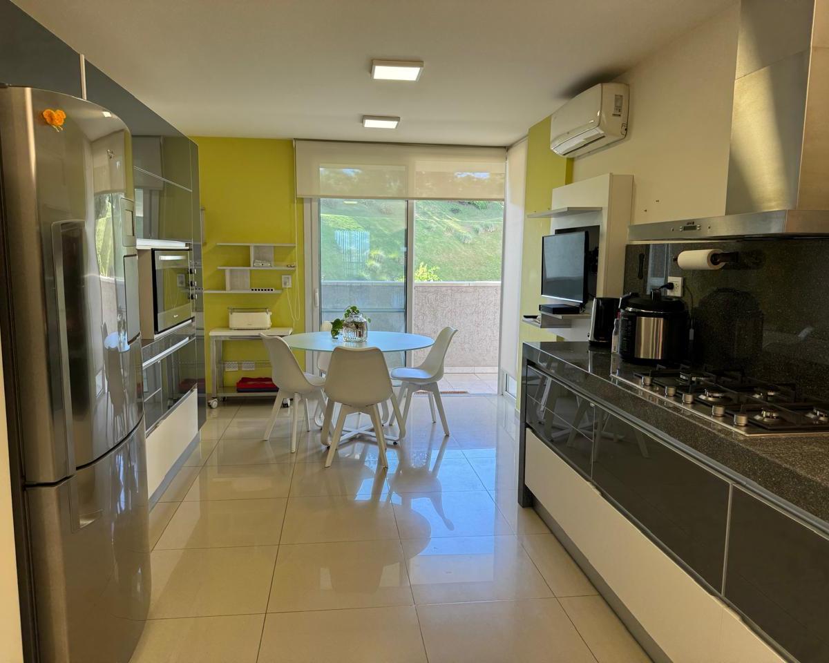 Exclusivo Dpto. de Categoría en Venta, Equipado y Amoblado en Chateau Village 4