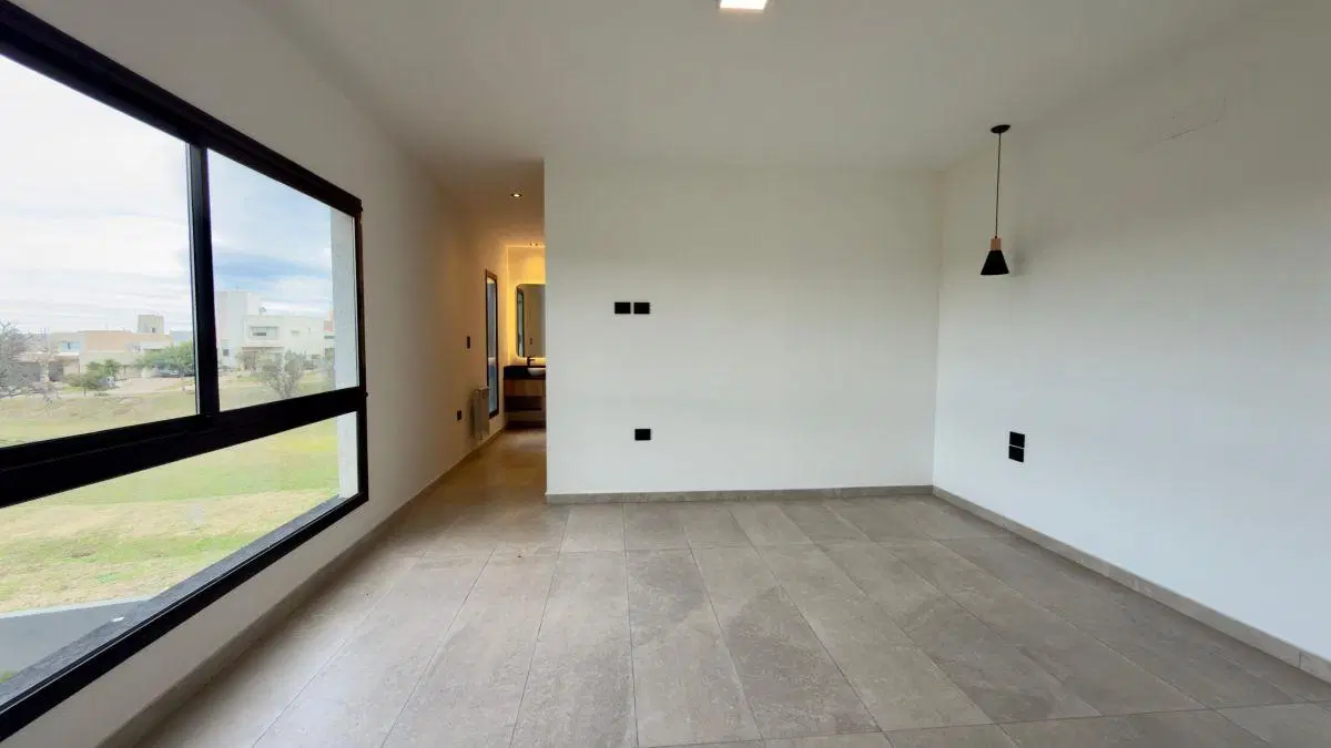 EN VENTA EXCLUSIVA CASA EN LAS CAÑITAS BARRIO PRIVADO – MALAGUEÑO, 3 Dorm. con fondo a espacio verde 4