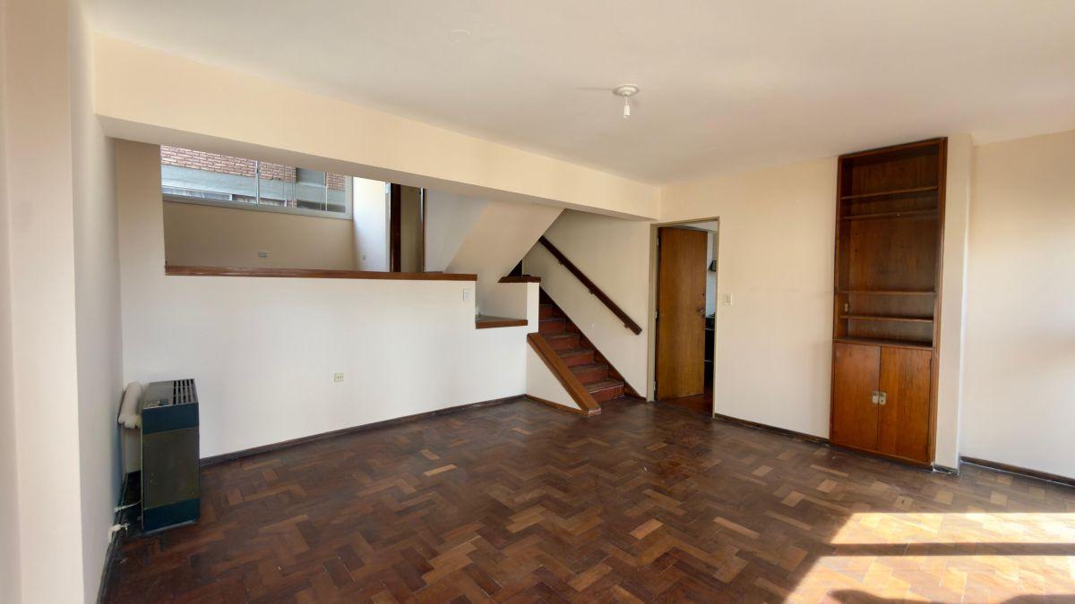 Foto de VENTA Departamento de 4 dormitorios en Barrio Güemes, sobre Bv. San Juan al 400., imagen 4