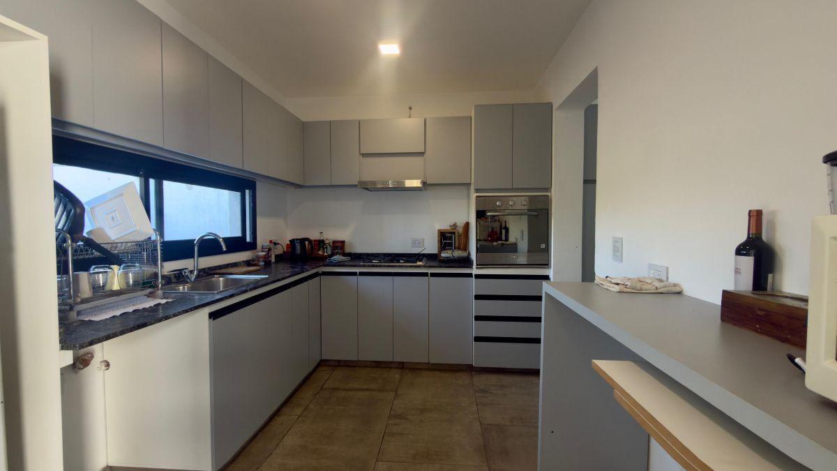 Foto de ¡¡¡OPORTUNIDAD!!! Casa en VENTA en Barrio Comarca de Allende, 3 Dorm, imagen 4