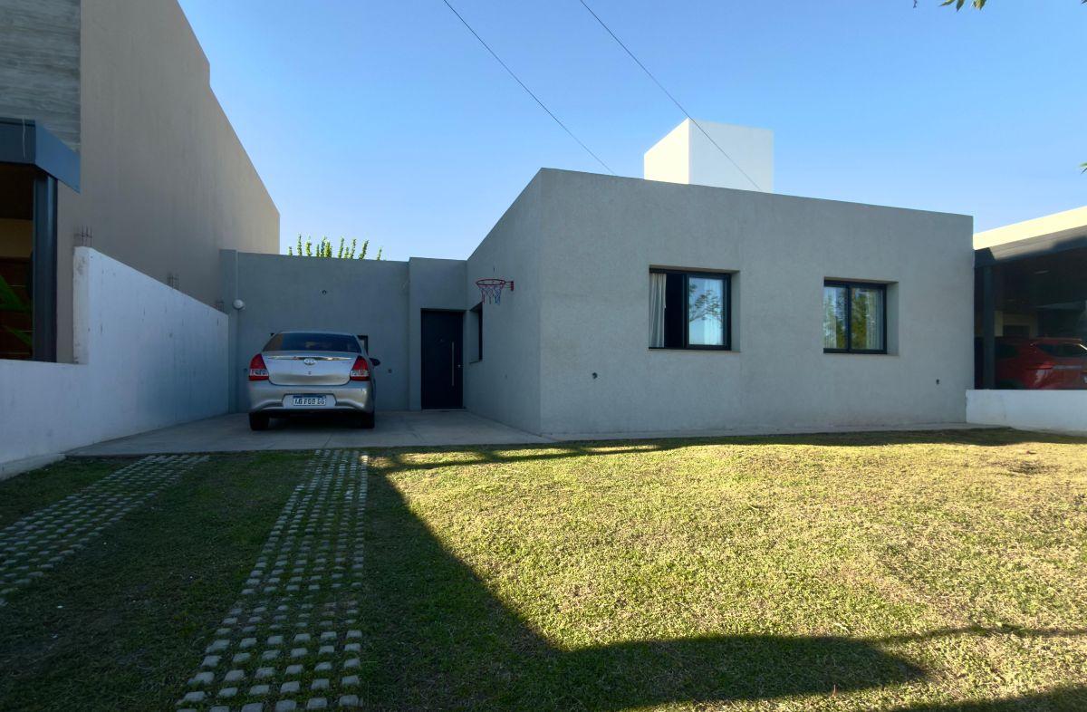 Foto de ¡¡¡OPORTUNIDAD!!! Casa en VENTA en Barrio Comarca de Allende, 3 Dorm, imagen 1