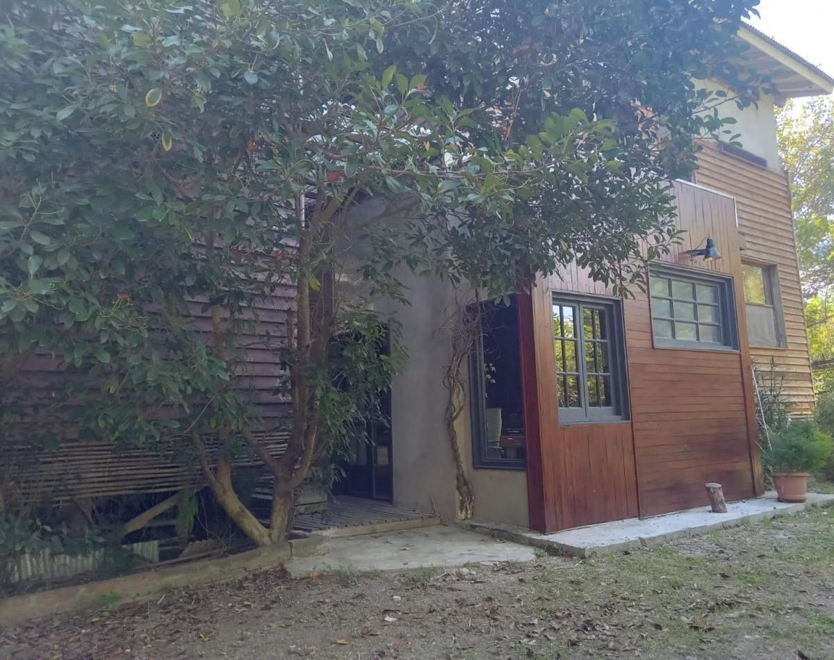 Casa de Categoria y Departamento con Piscina y Terreno, Ruta 1, Santa Fe 1