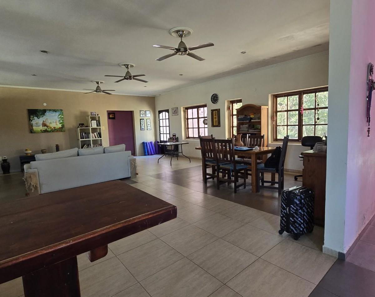 Casa de Tres Dorm. y Piscina, Arroyo Leyes 2