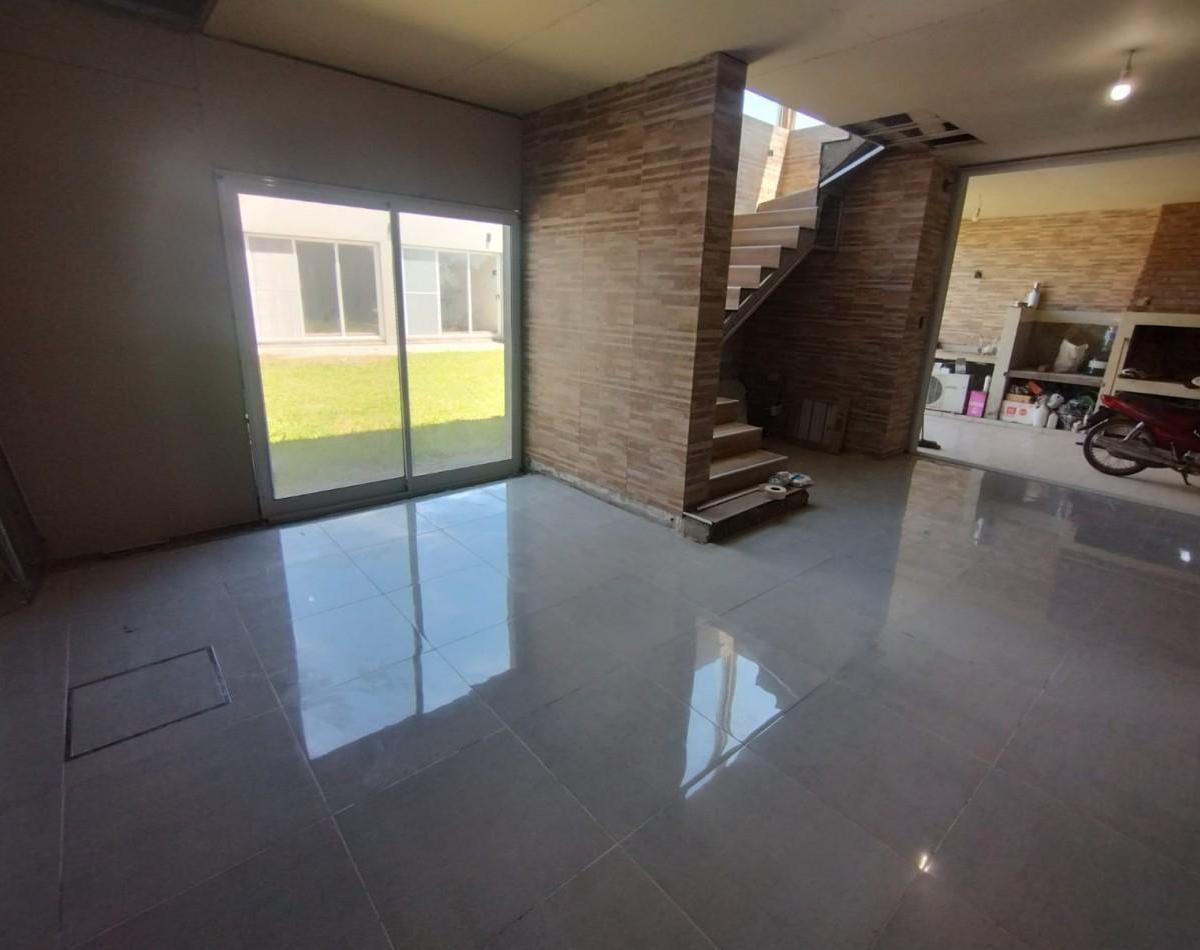 Foto de CASA CON COCHERA, PATIO Y PISCINA, BARRIO CAZADORES, RECREO, imagen 5