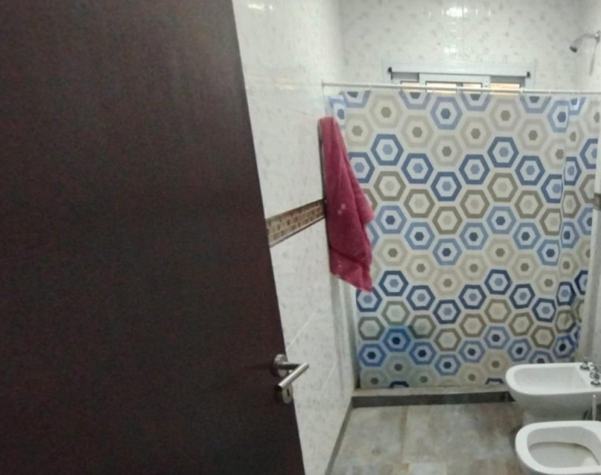 CASA CON COCHERA, PATIO Y PISCINA, BARRIO CAZADORES, RECREO