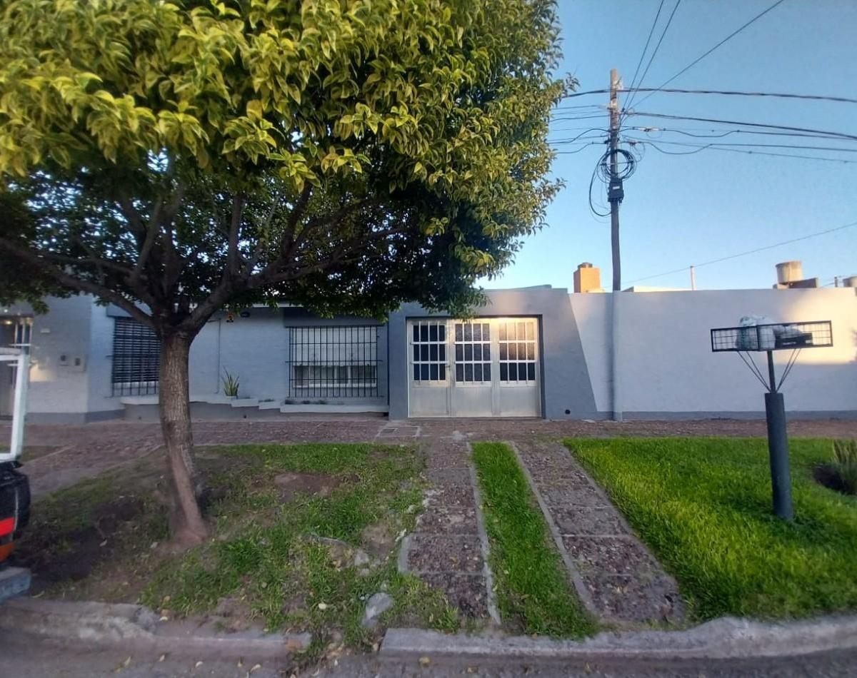Casa de Tres Dorm. y Patio, Barrio Sargento Cabral, Santa Fe 5