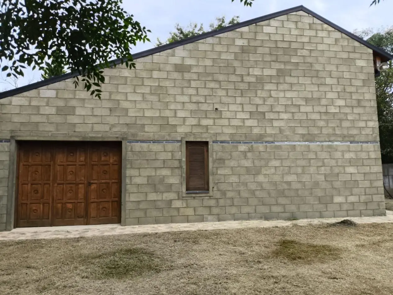 CASA CON PISCINA Y ESPACIO VERDE, SAUCE VIEJO 5