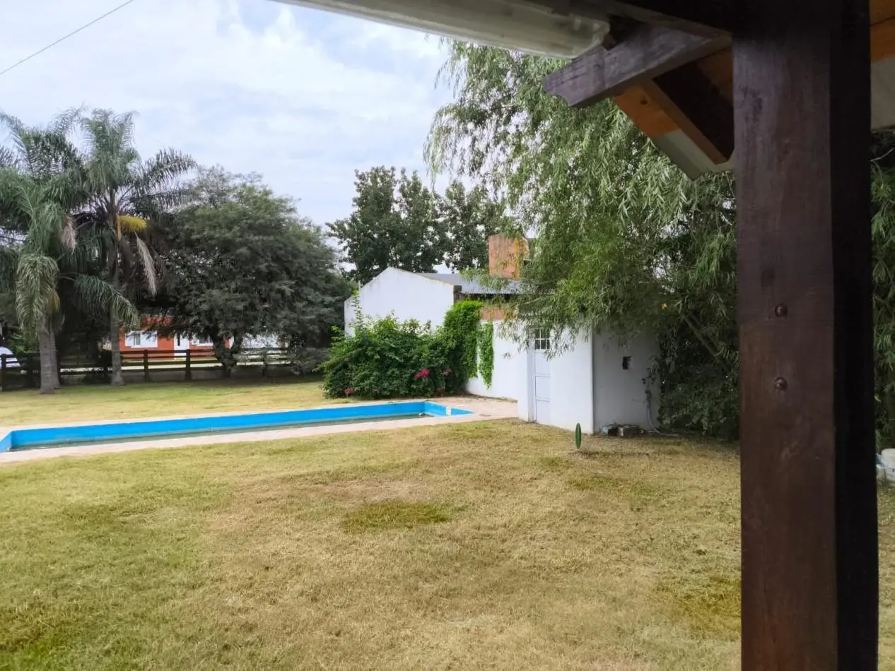 CASA CON PISCINA Y ESPACIO VERDE, SAUCE VIEJO 3