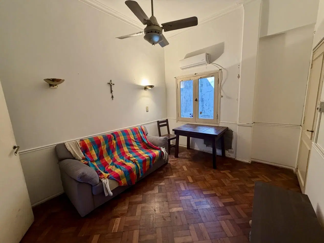 PISO COMPLETO A METROS DE BOULEVARD GALVEZ, SANTA FE 5