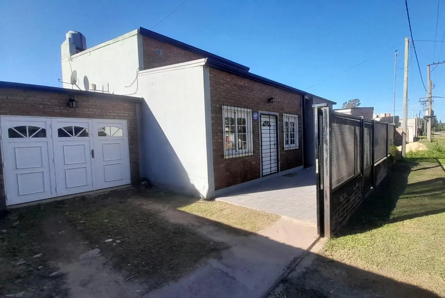 CASA DE DOS DORMITORIOS, COCHERA Y PISCINA, SANTO TOME 5