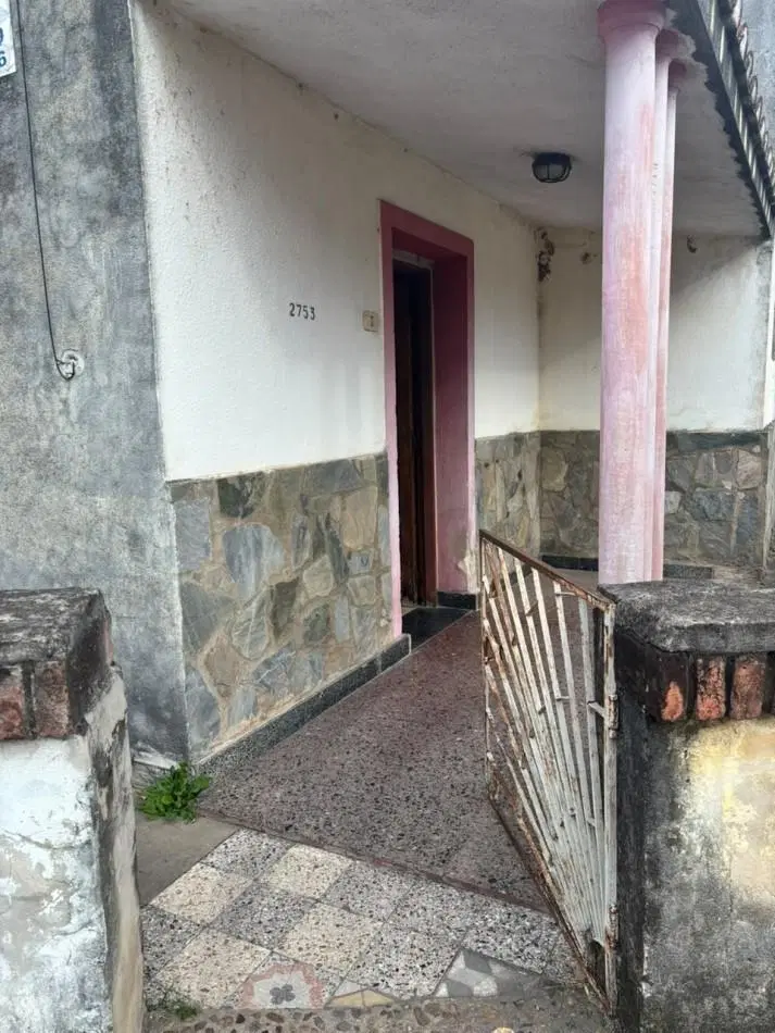 PROPIEDAD EN OCHAVA A RECICLAR, EN BARRIO MAYORAZ 2