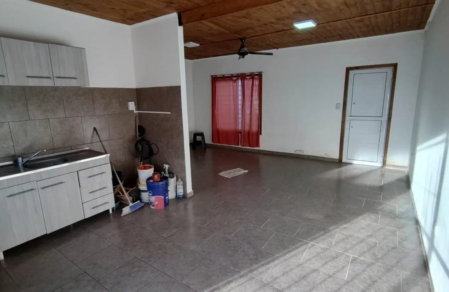 CASA DE DOS DORMITORIOS Y COCHERA, SAUCE VIEJO 2