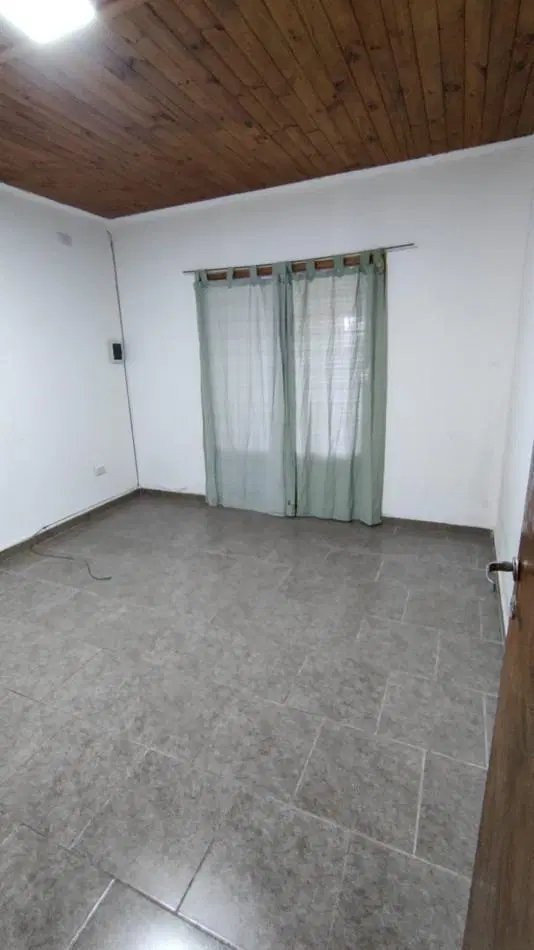 CASA DE DOS DORMITORIOS Y COCHERA, SAUCE VIEJO 4