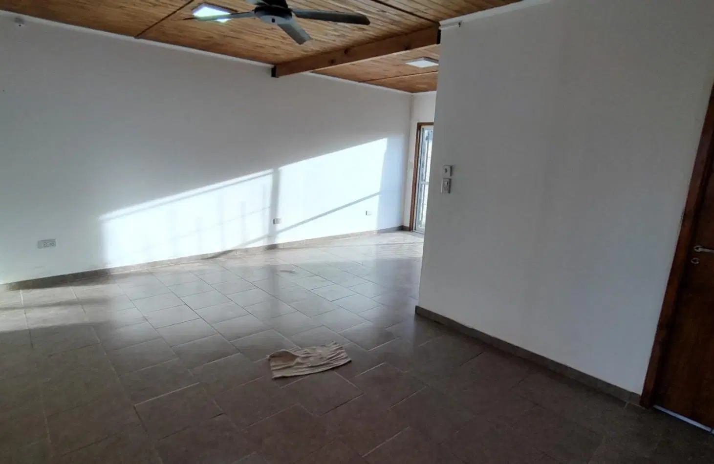 CASA DE DOS DORMITORIOS Y COCHERA, SAUCE VIEJO 5