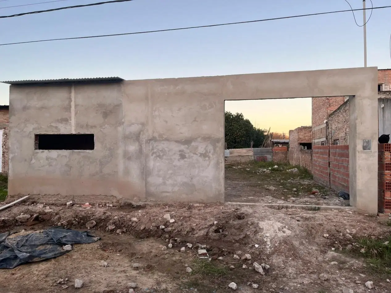 CASA EN CONSTRUCCION EN ZONA NORTE - SANTA FE 3