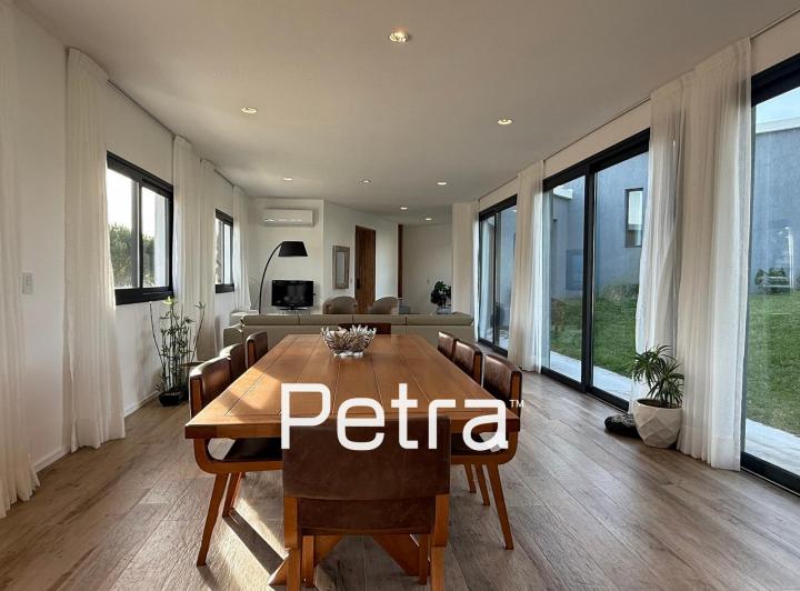 Casa en Venta en Costa Esmeralda. Residencial II 4