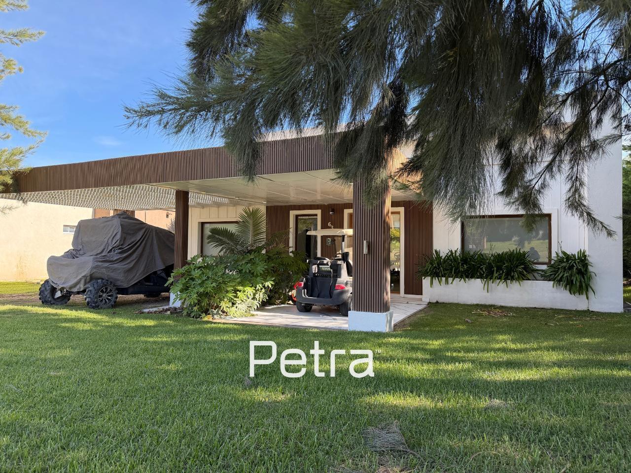 Casa en Venta en Costa Esmeralda. Residencial I. 5 habitaciones y Gas Natural