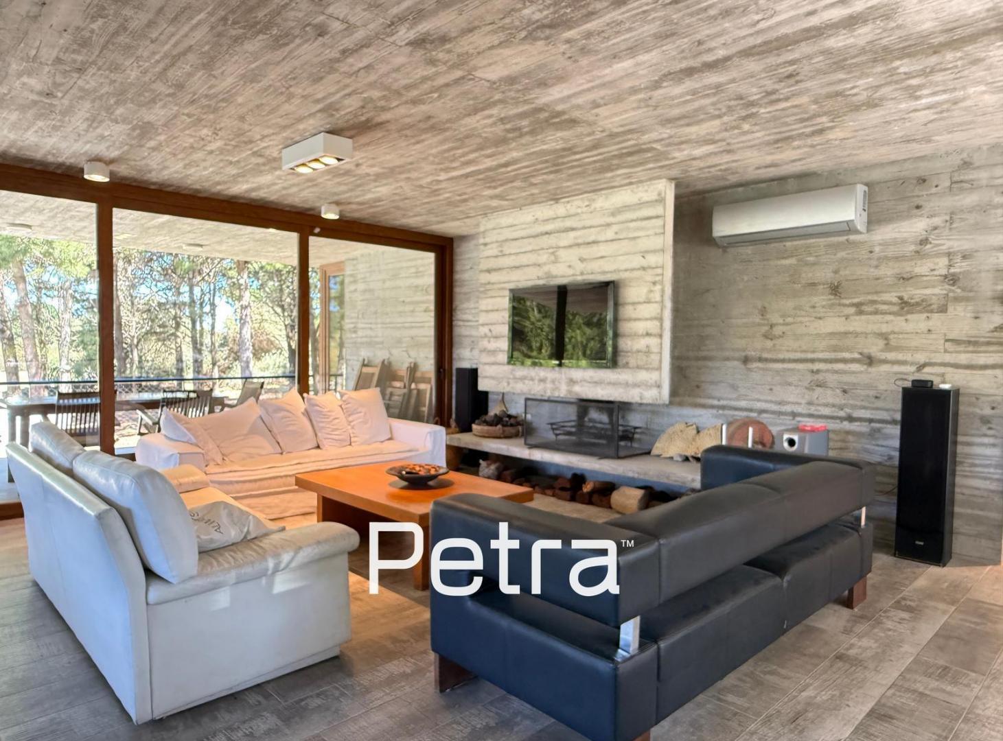 Casa en Venta en Costa Esmeralda con fondo al Golf