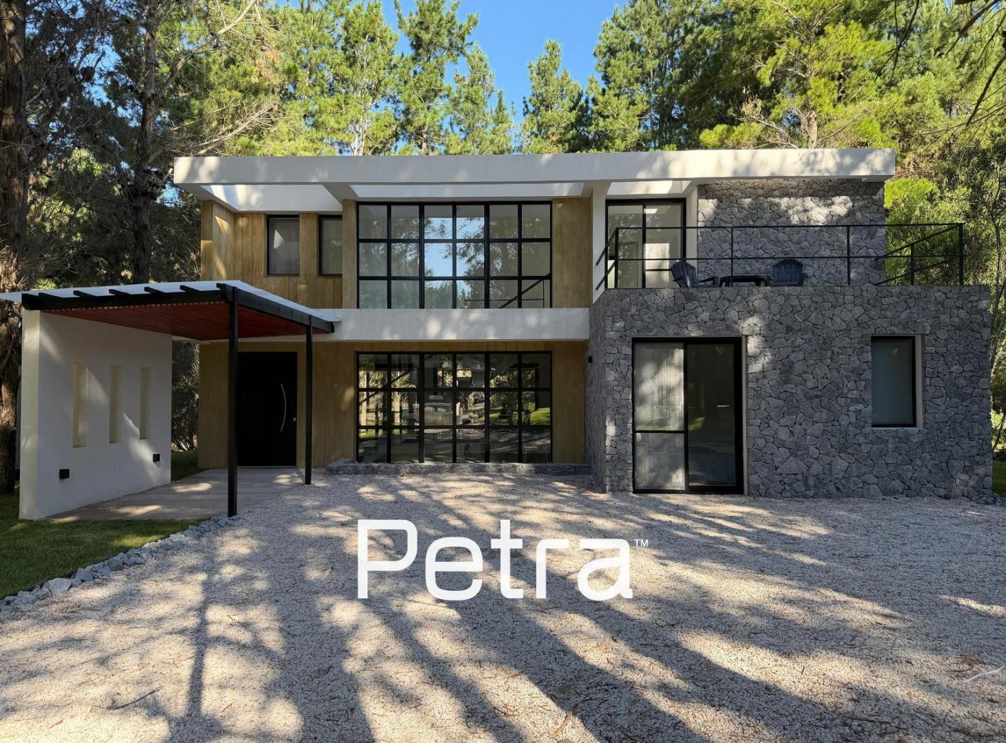 Casa en Venta en Costa Esmeralda. Fondo Libre