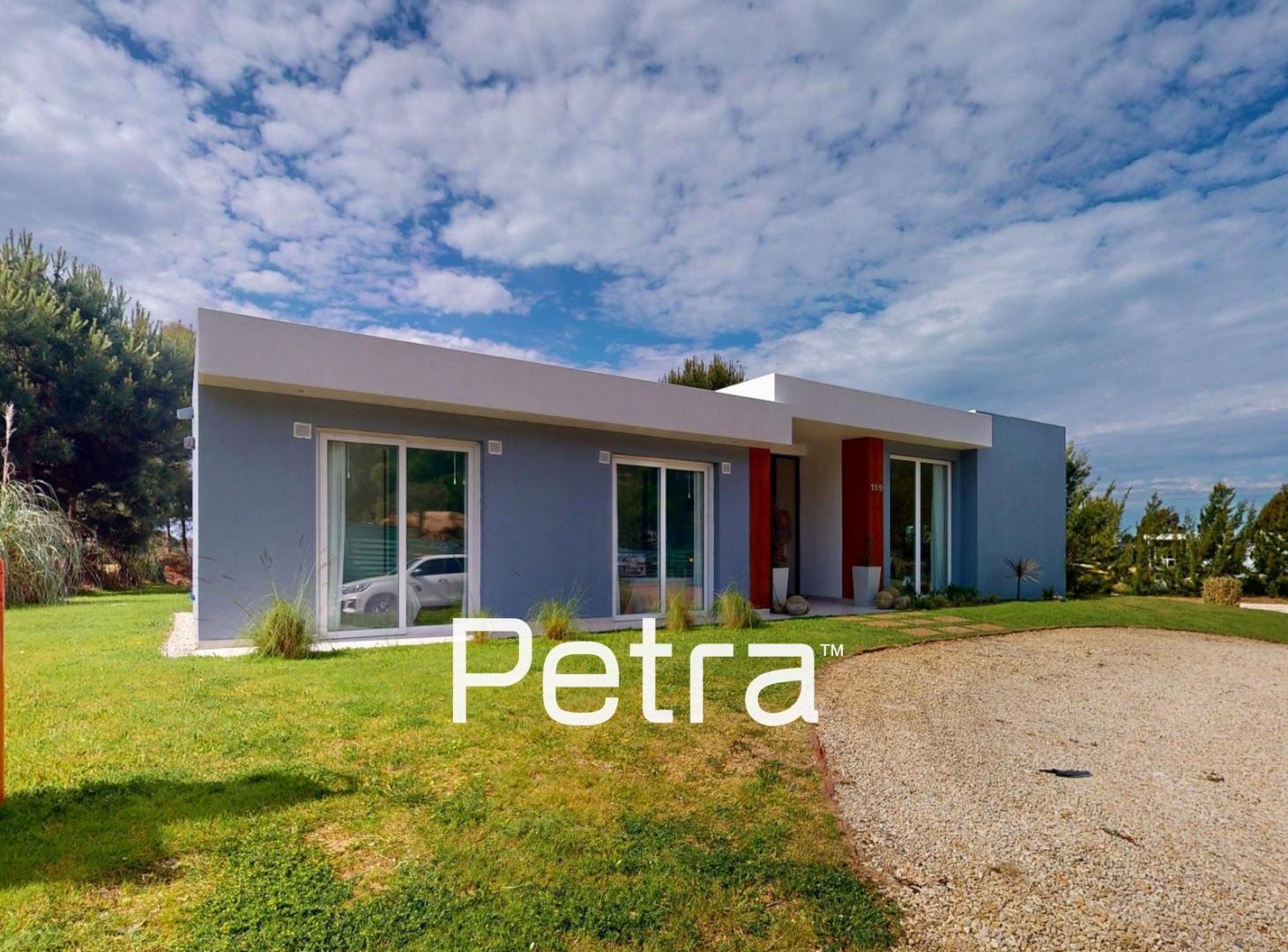 Casa en Venta en Costa Esmeralda con Fondo al Polo