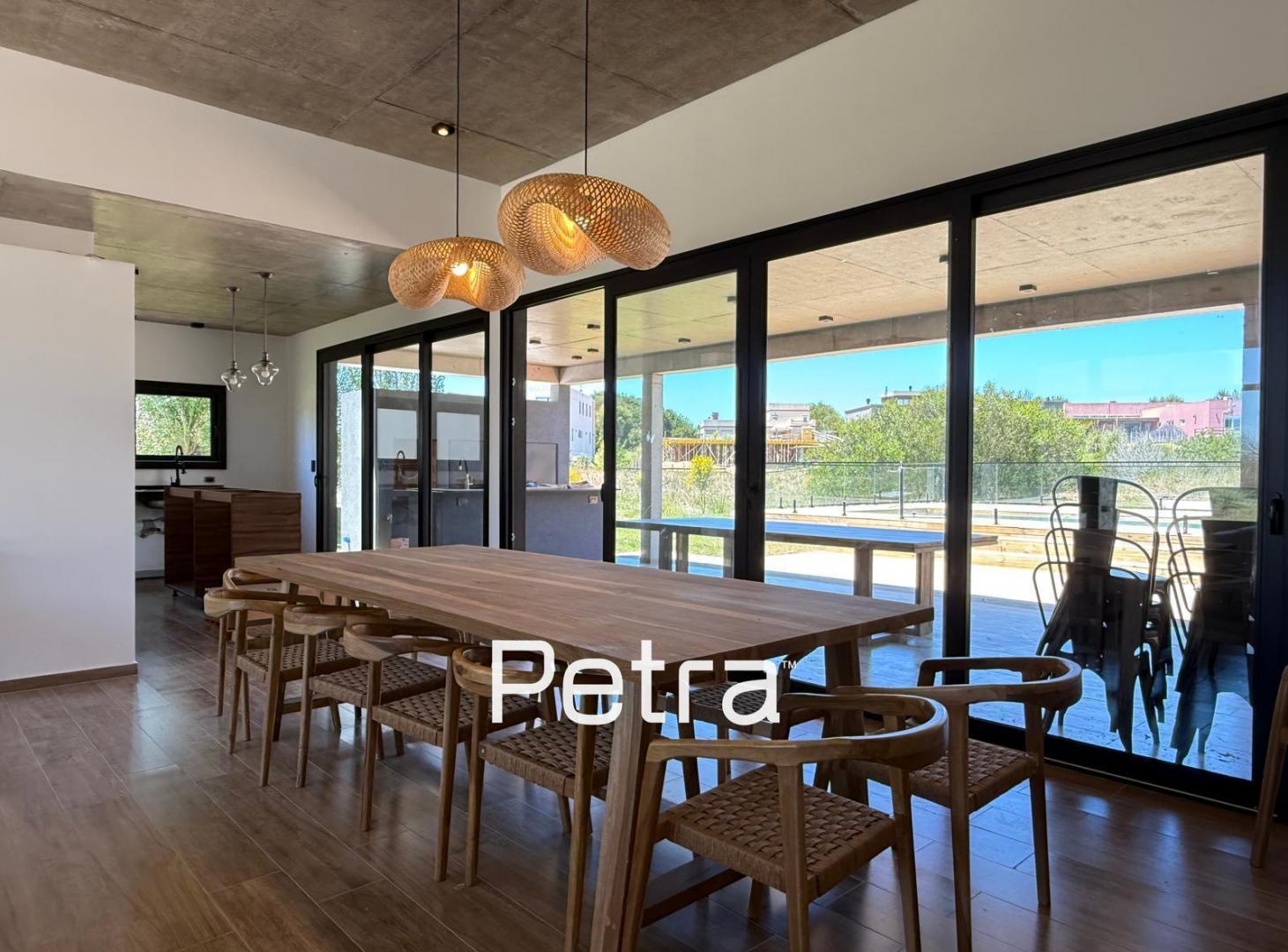 Casa en Venta en Costa Esmeralda, barrio Ecuestre