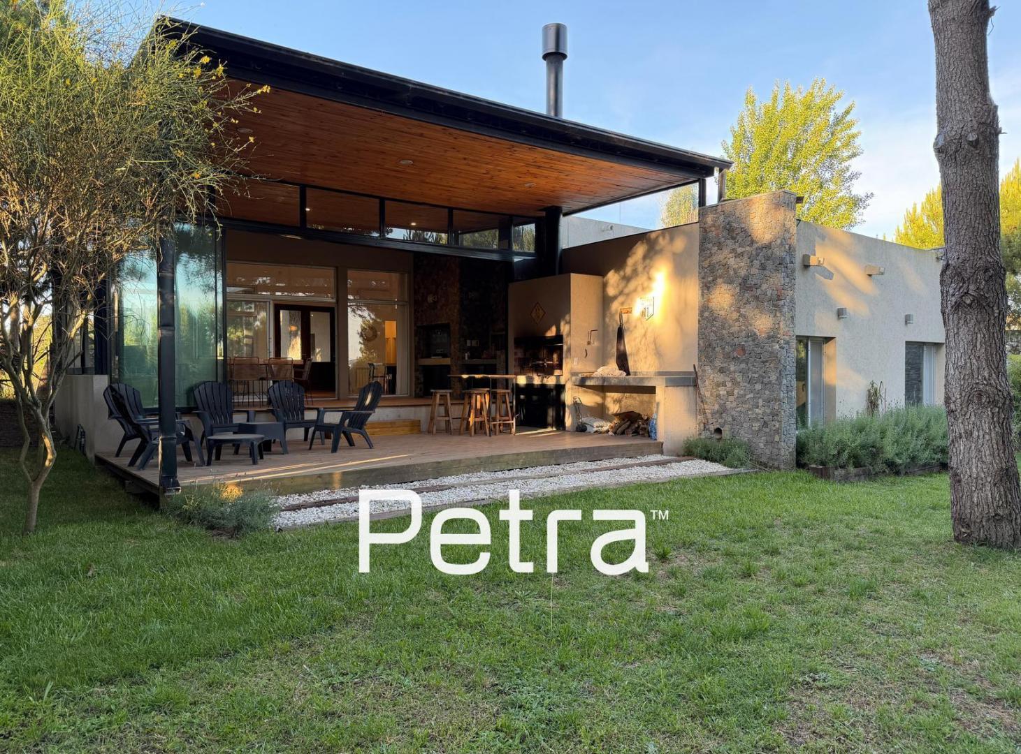 Casa en Venta en Costa Esmeralda. Barrio Deportiva