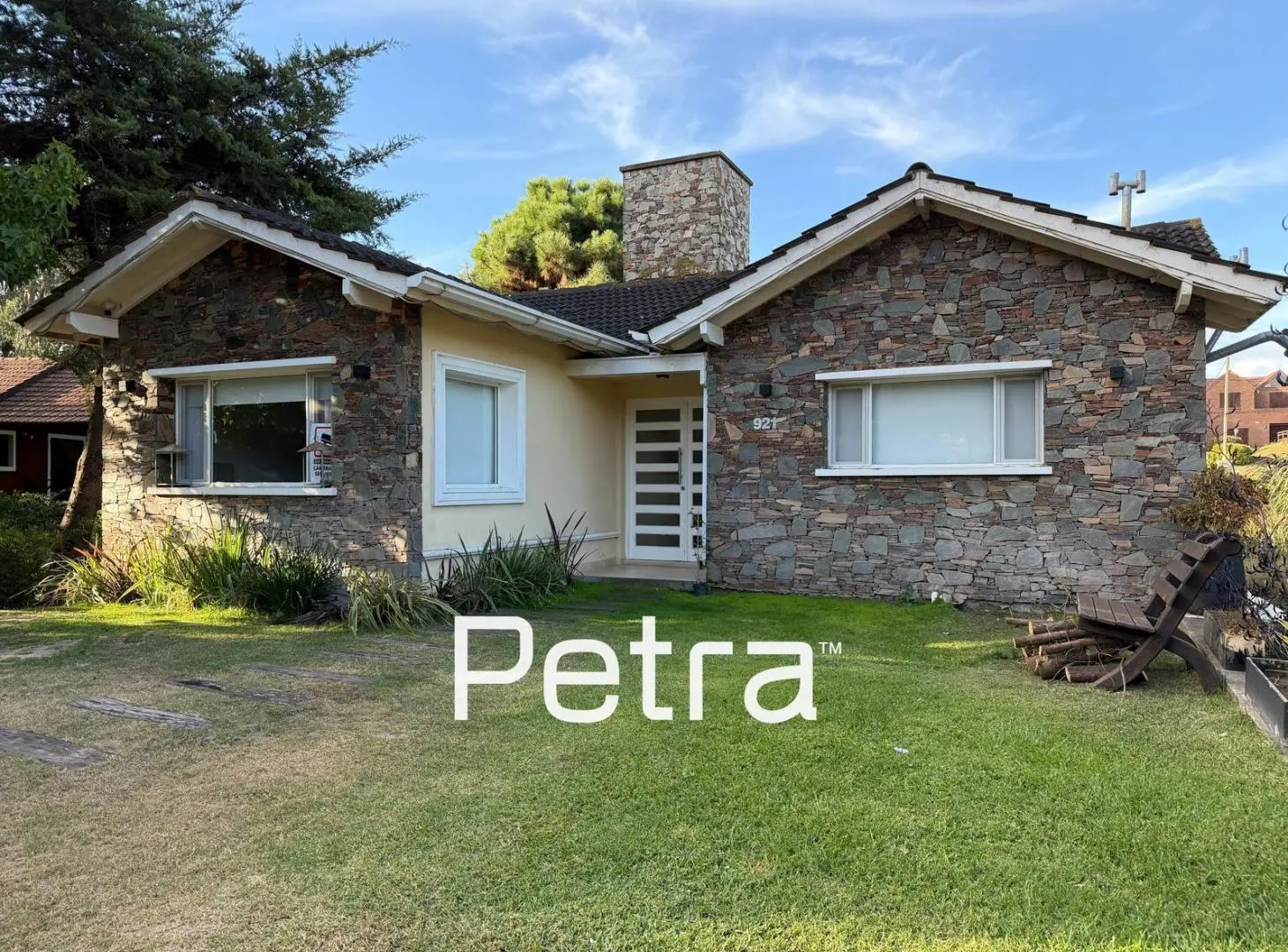 Casa en Venta en Pinamar. Garaje Cubierto Grande 2