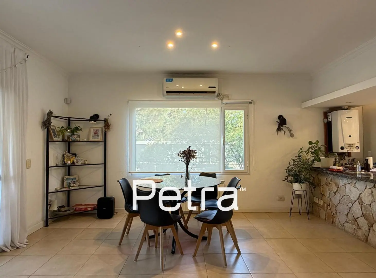 Casa en Venta en Pinamar. Garaje Cubierto Grande 8