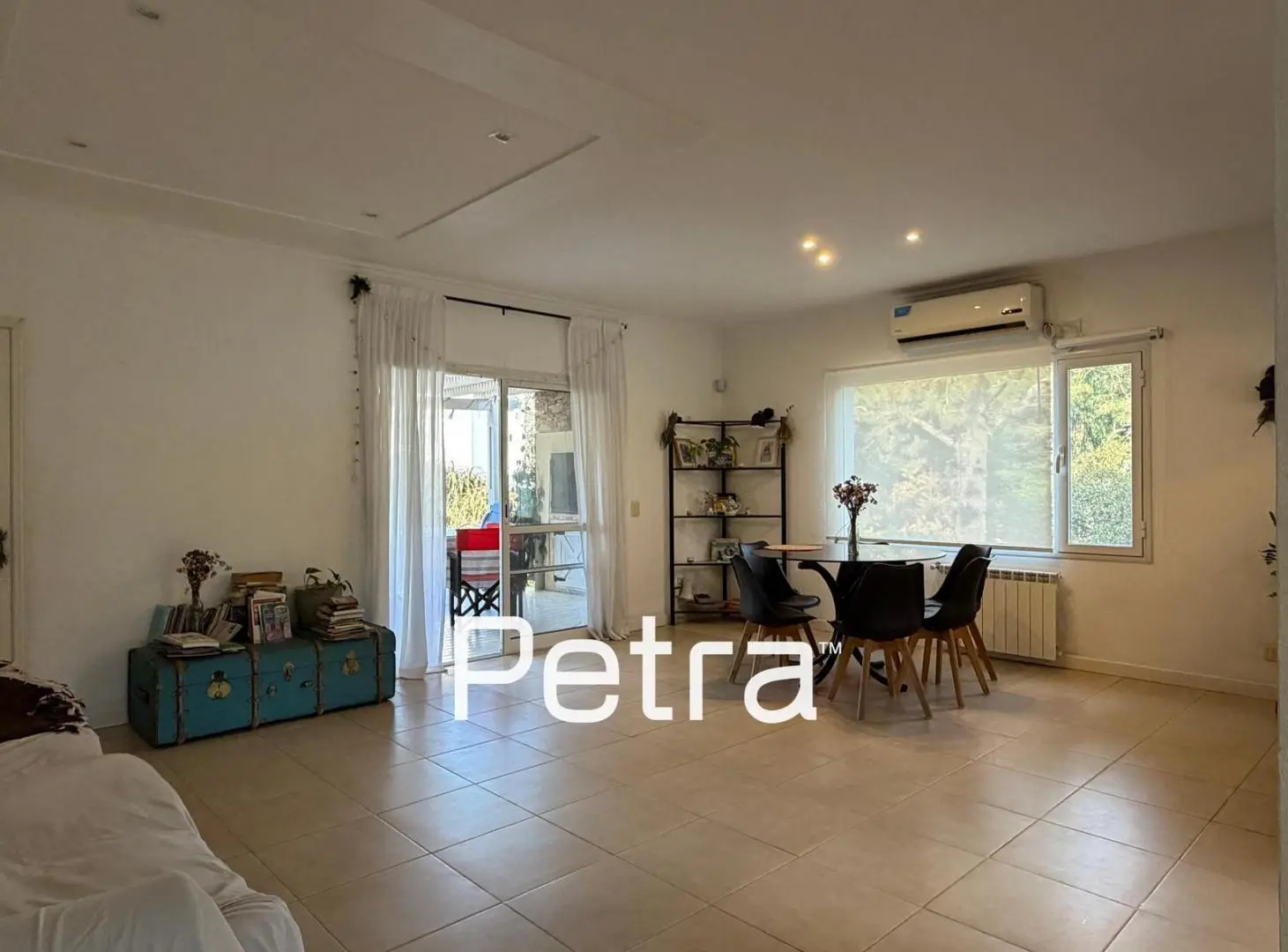Casa en Venta en Pinamar. Garaje Cubierto Grande 1
