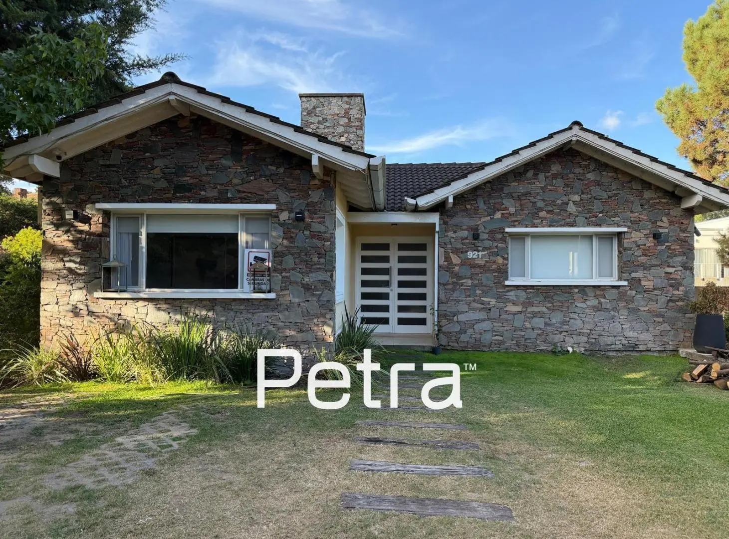 Casa en Venta en Pinamar. Garaje Cubierto Grande 3