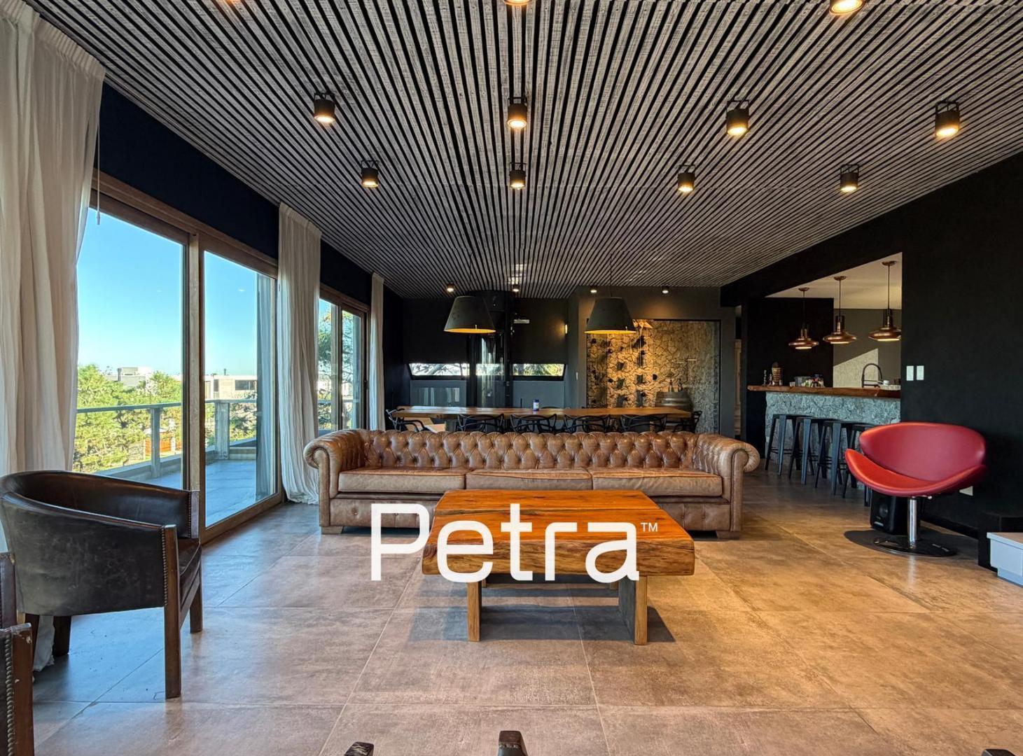 Casa en Venta en Costa Esmeralda. Segunda Linea de Mar