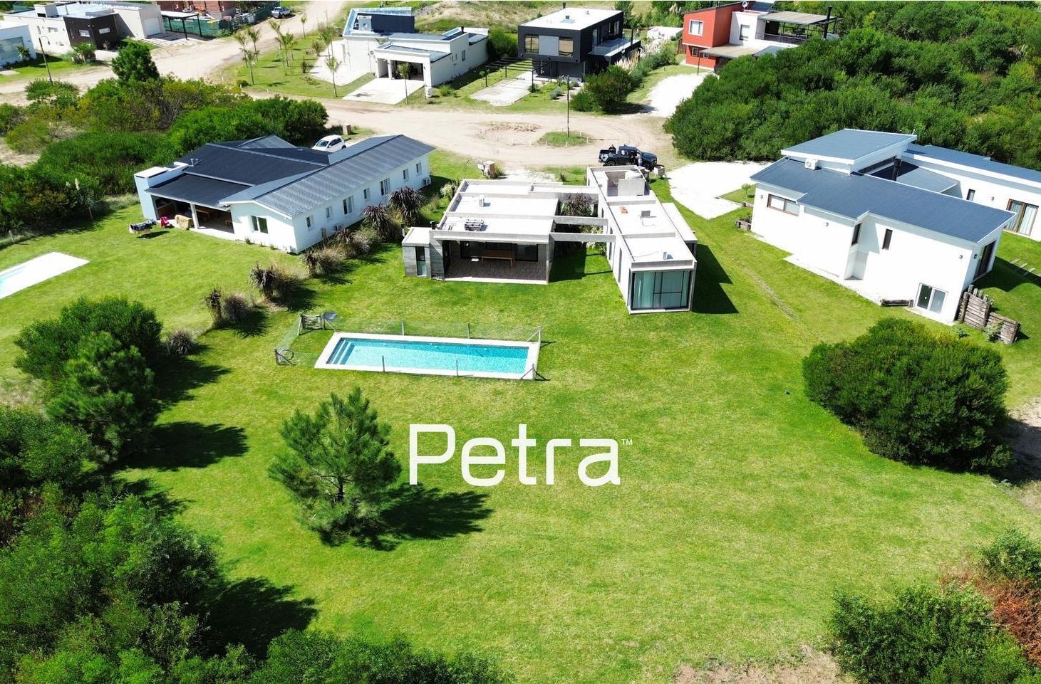 Casa en Venta de Hormigón Visto en Costa Esmeralda