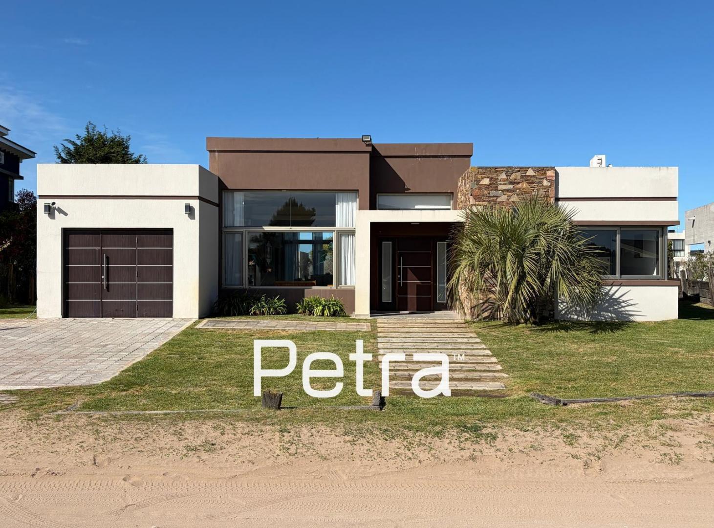 Foto de Casa en Venta en Costa Esmeralda - Fondo a La Laguna - Gas Natural, imagen 2