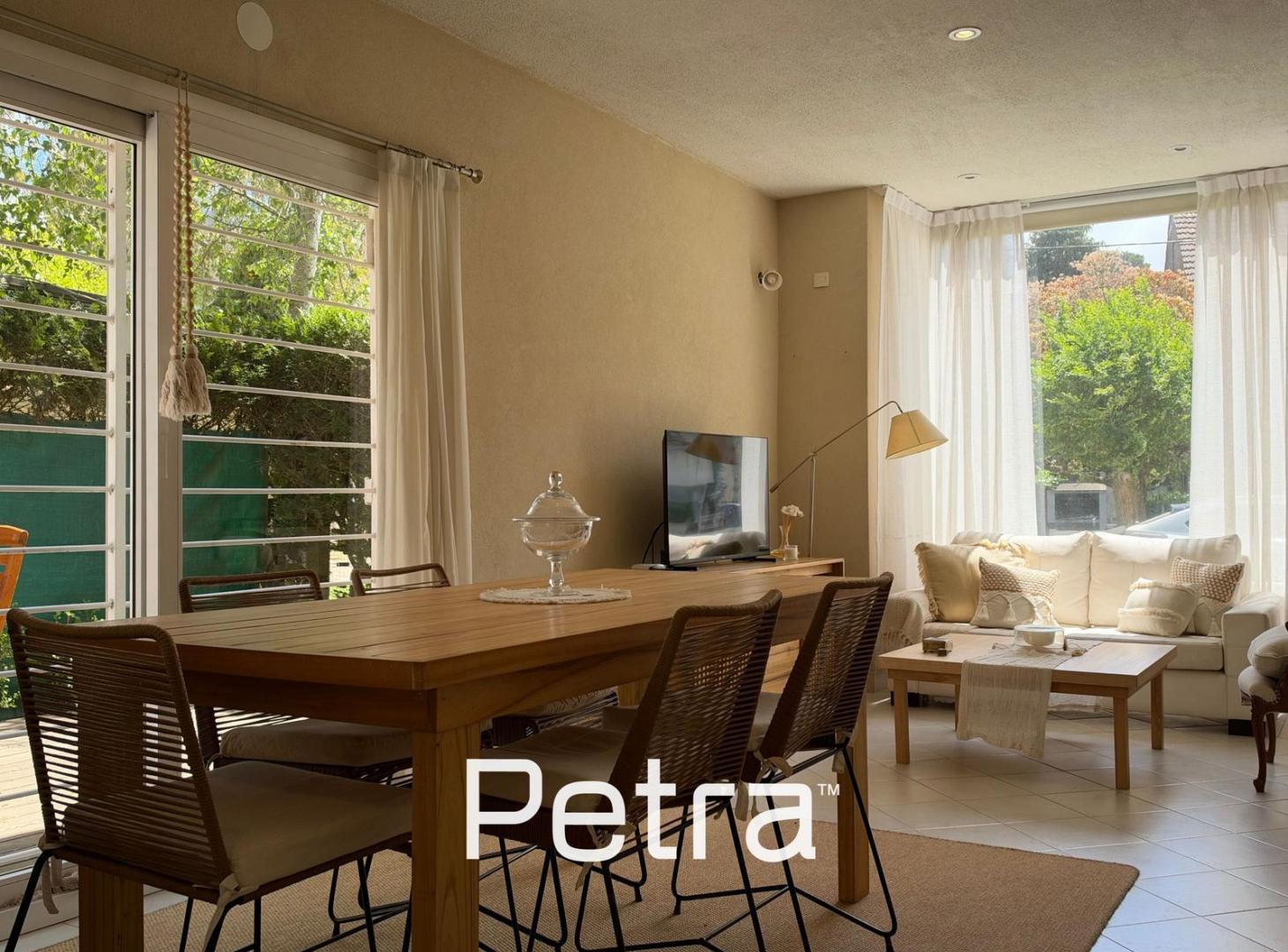 Foto de Departamento Triplex en Venta en Pinamar, imagen 1
