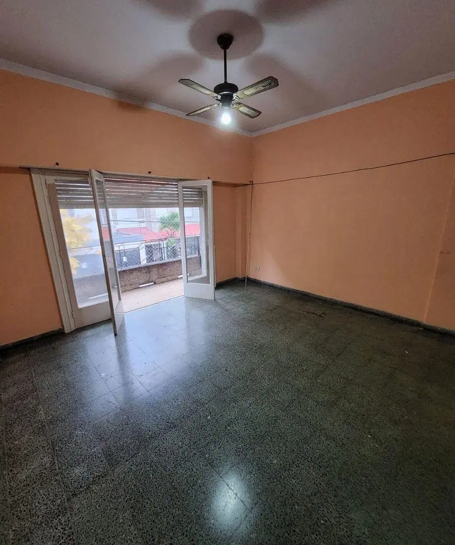 Departamento tipo casa a metros de Av Mitre 4