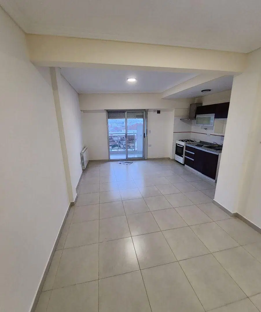 Departamento sobre Avenida Mitre impecable 3
