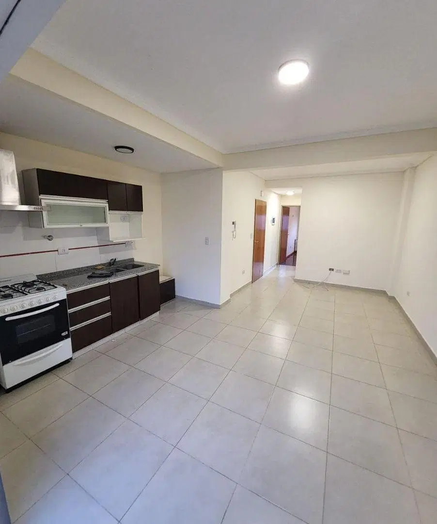 Departamento sobre Avenida Mitre impecable 2