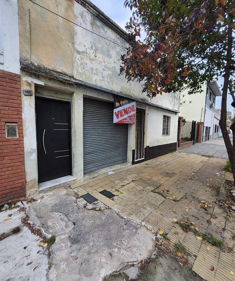 Tipo casa a refaccionar en importante ubicación